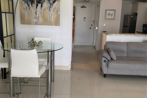 Снять в аренду кондоминиум в Халландейл-Бич, Флорида 50.63м2, № 2004822 - фото 8