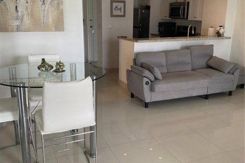 Снять в аренду кондоминиум в Халландейл-Бич, Флорида 50.63м2, № 2004822 - фото 6