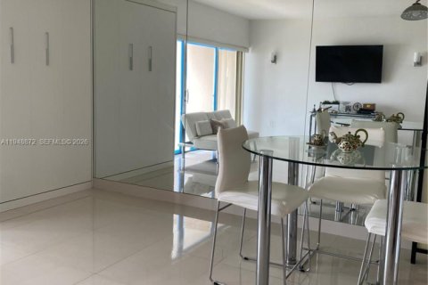 Снять в аренду кондоминиум в Халландейл-Бич, Флорида 50.63м2, № 2004822 - фото 7