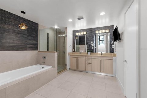 Condo in Orlando, Florida, 2 bedrooms  № 1878243 - photo 23