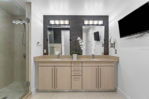 Condo in Orlando, Florida, 2 bedrooms  № 1878243 - photo 24