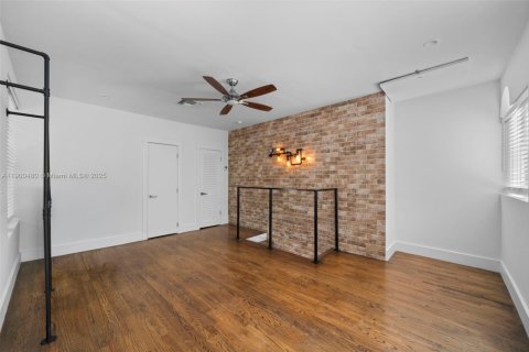 Condo in Miami Beach, Florida, 1 bedroom  № 1953113 - photo 13