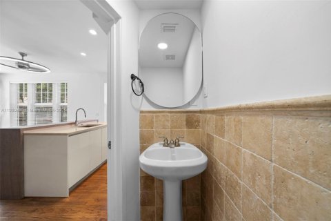 Condo in Miami Beach, Florida, 1 bedroom  № 1953113 - photo 9