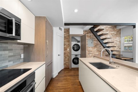 Condo in Miami Beach, Florida, 1 bedroom  № 1953113 - photo 7