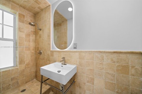 Condo in Miami Beach, Florida, 1 bedroom  № 1953113 - photo 15