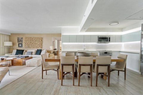 Condo in Miami Beach, Florida, 3 bedrooms  № 1937951 - photo 13