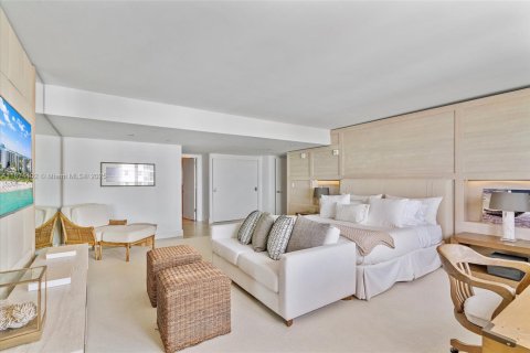 Condo in Miami Beach, Florida, 3 bedrooms  № 1937951 - photo 30