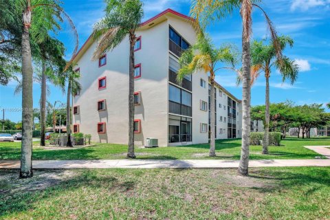 Condo in Pembroke Pines, Florida, 2 bedrooms  № 1739917 - photo 30