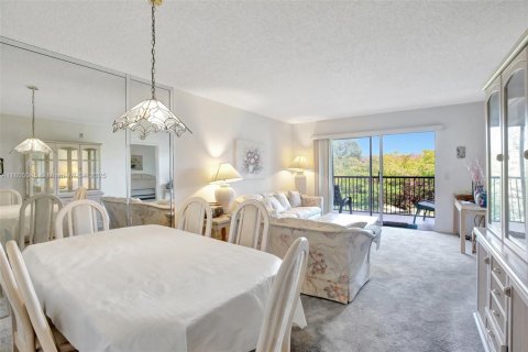 Condo in Pembroke Pines, Florida, 2 bedrooms  № 1739917 - photo 11