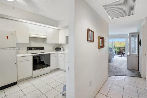 Condo in Pembroke Pines, Florida, 2 bedrooms  № 1739917 - photo 5