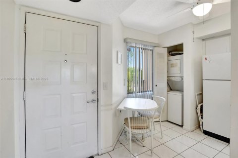 Condo in Pembroke Pines, Florida, 2 bedrooms  № 1739917 - photo 3