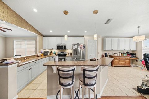 House in Seffner, Florida 3 bedrooms, 196.02 sq.m. № 2105992 - photo 7