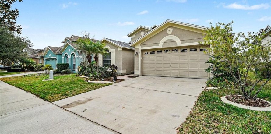 House in Seffner, Florida 3 bedrooms, 196.02 sq.m. № 2105992