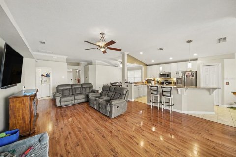 House in Seffner, Florida 3 bedrooms, 196.02 sq.m. № 2105992 - photo 2