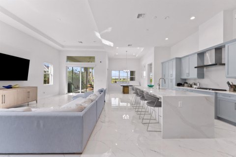 House in Palm Beach Gardens, Florida 3 bedrooms, 221.57 sq.m. № 2244519 - photo 14
