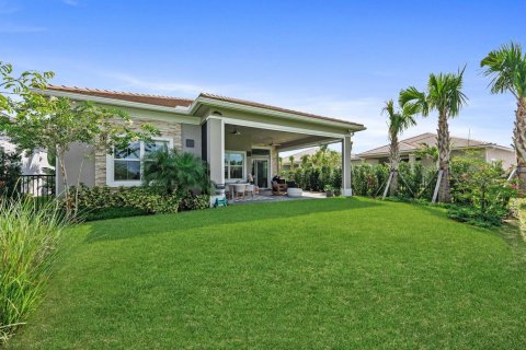 House in Palm Beach Gardens, Florida 3 bedrooms, 221.57 sq.m. № 2244519 - photo 2