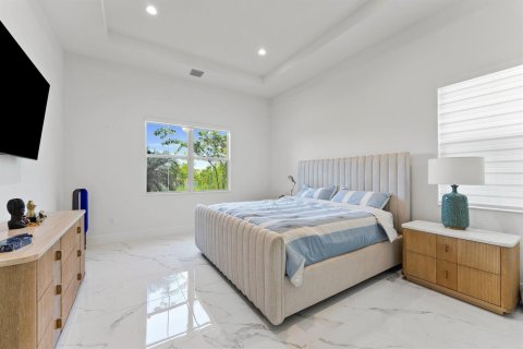 House in Palm Beach Gardens, Florida 3 bedrooms, 221.57 sq.m. № 2244519 - photo 25