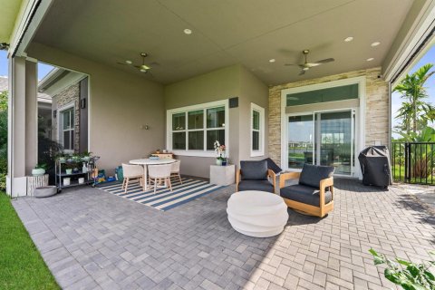 House in Palm Beach Gardens, Florida 3 bedrooms, 221.57 sq.m. № 2244519 - photo 3