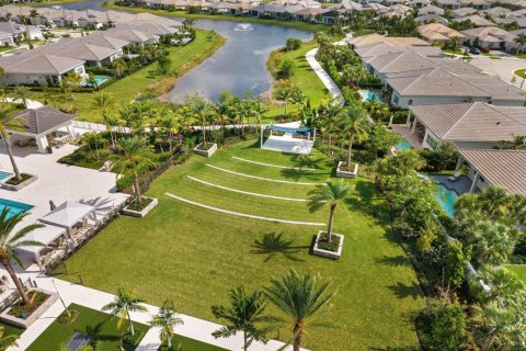 House in Palm Beach Gardens, Florida 3 bedrooms, 221.57 sq.m. № 2244519 - photo 12