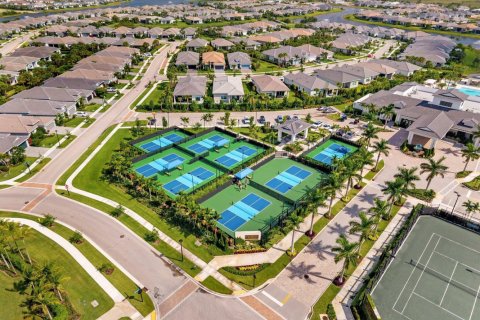 House in Palm Beach Gardens, Florida 3 bedrooms, 221.57 sq.m. № 2244519 - photo 10
