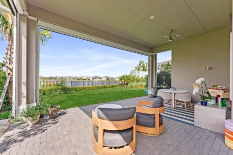 House in Palm Beach Gardens, Florida 3 bedrooms, 221.57 sq.m. № 2244519 - photo 29