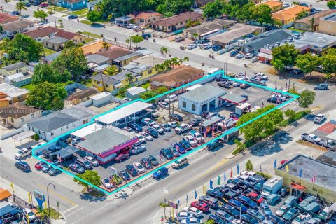 Propiedad comercial en venta en Hialeah, Florida № 1742482 - foto 3