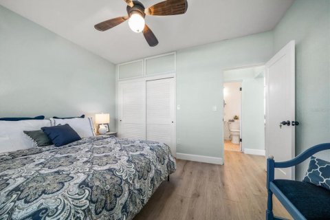 Condo in Saint Pete Beach, Florida, 1 bedroom  № 2213719 - photo 20