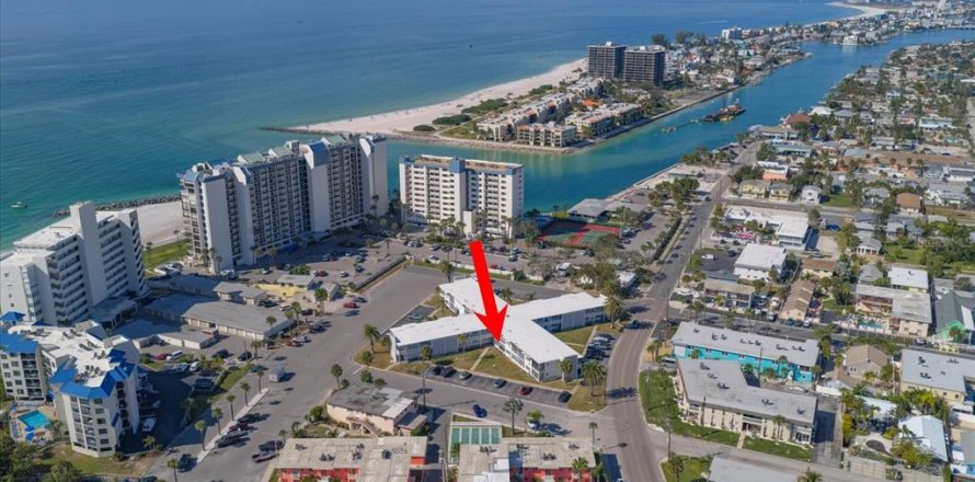 Condo in Saint Pete Beach, Florida, 1 bedroom  № 2213719