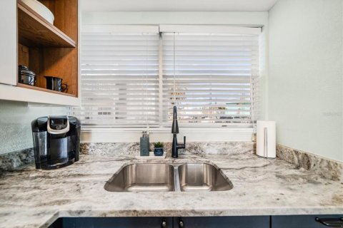 Condo in Saint Pete Beach, Florida, 1 bedroom  № 2213719 - photo 9