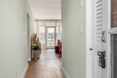 Condo in Saint Pete Beach, Florida, 1 bedroom  № 2213719 - photo 4
