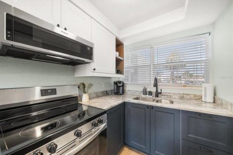 Condo in Saint Pete Beach, Florida, 1 bedroom  № 2213719 - photo 6