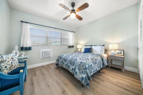 Condo in Saint Pete Beach, Florida, 1 bedroom  № 2213719 - photo 19