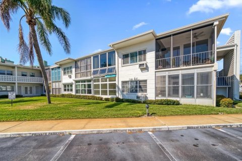 Condo in Saint Pete Beach, Florida, 1 bedroom  № 2213719 - photo 28