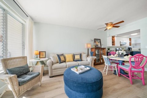 Condo in Saint Pete Beach, Florida, 1 bedroom  № 2213719 - photo 13