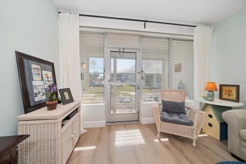 Condo in Saint Pete Beach, Florida, 1 bedroom  № 2213719 - photo 16