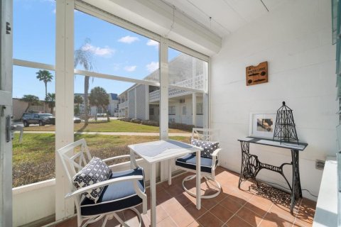Condo in Saint Pete Beach, Florida, 1 bedroom  № 2213719 - photo 17
