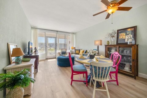 Condo in Saint Pete Beach, Florida, 1 bedroom  № 2213719 - photo 14