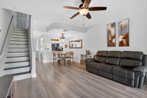 Adosado en alquiler en Tamarac, Florida, 2 dormitorios, 103.12 m2 № 2011131 - foto 13