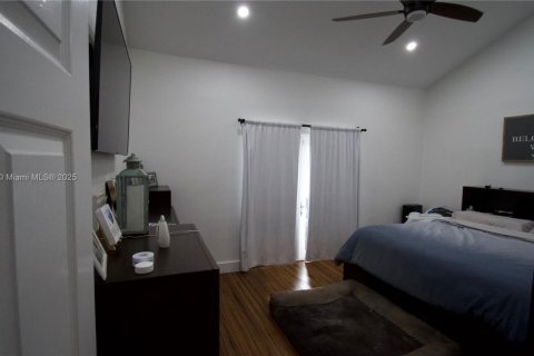 House in Miami, Florida 4 bedrooms, 207.26 sq.m. № 1954147 - photo 14