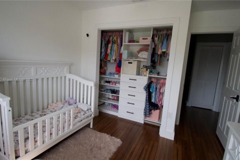 House in Miami, Florida 4 bedrooms, 207.26 sq.m. № 1954147 - photo 25