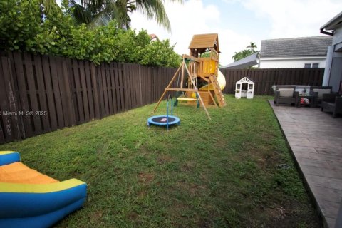 House in Miami, Florida 4 bedrooms, 207.26 sq.m. № 1954147 - photo 28