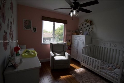 House in Miami, Florida 4 bedrooms, 207.26 sq.m. № 1954147 - photo 24