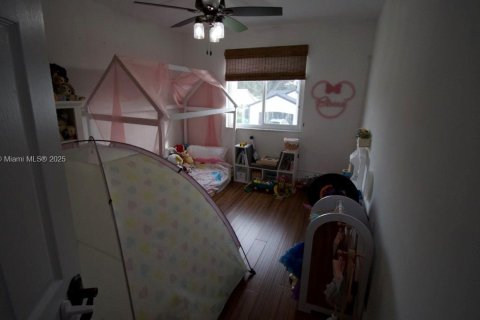 House in Miami, Florida 4 bedrooms, 207.26 sq.m. № 1954147 - photo 26