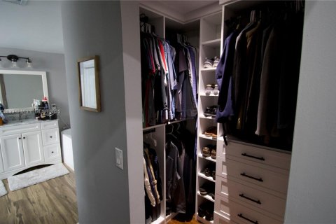 House in Miami, Florida 4 bedrooms, 207.26 sq.m. № 1954147 - photo 16