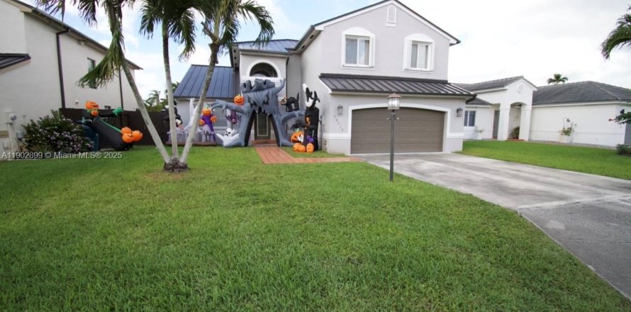 House in Miami, Florida 4 bedrooms, 207.26 sq.m. № 1954147