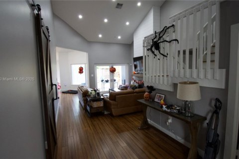 House in Miami, Florida 4 bedrooms, 207.26 sq.m. № 1954147 - photo 6