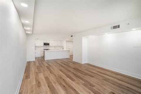 Condo in Clearwater, Florida, 2 bedrooms № 2100350 - photo 7