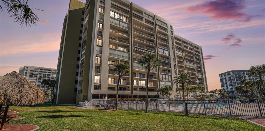 Condo in Clearwater, Florida, 2 bedrooms № 2100350