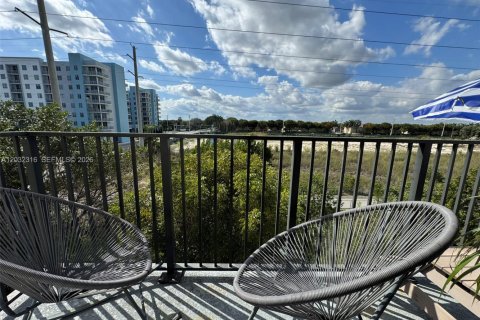 Condominio en alquiler en Doral, Florida, 3 dormitorios, 124.95 m2 № 2146510 - foto 13