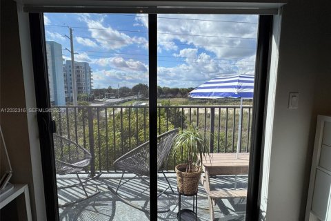 Condominio en alquiler en Doral, Florida, 3 dormitorios, 124.95 m2 № 2146510 - foto 12